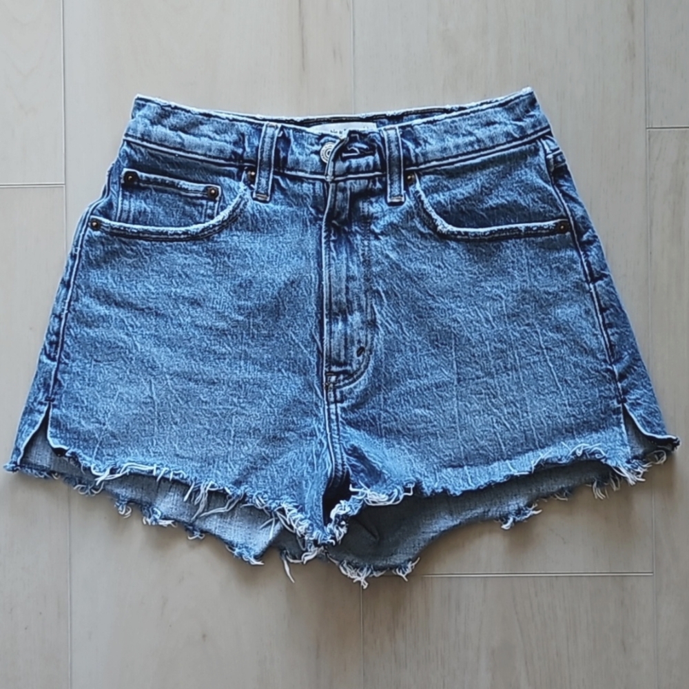 Abercrombie curve love mom short high rise